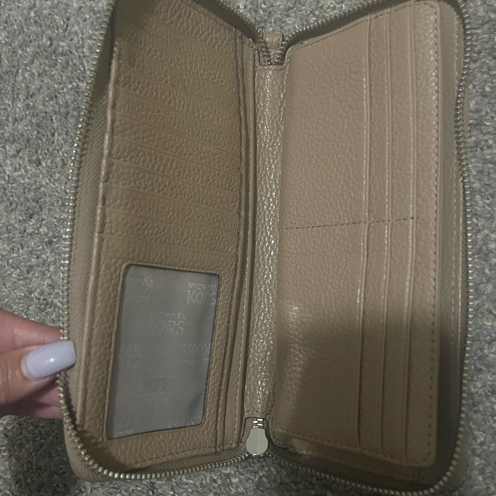 Mk wallet 🩷 - Picture 3 of 4